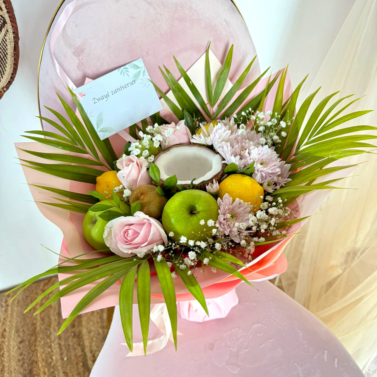 Fruits-Flowers-Gift-Wrap-Tropical-Delights-standing-DodoMarket-delivery-Mauritius