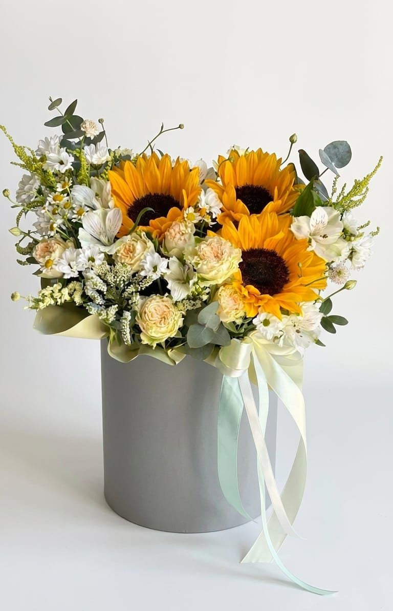 Golden-Easter-Radiance-sunflower-box-DodoMarket-delivery-Mauritius