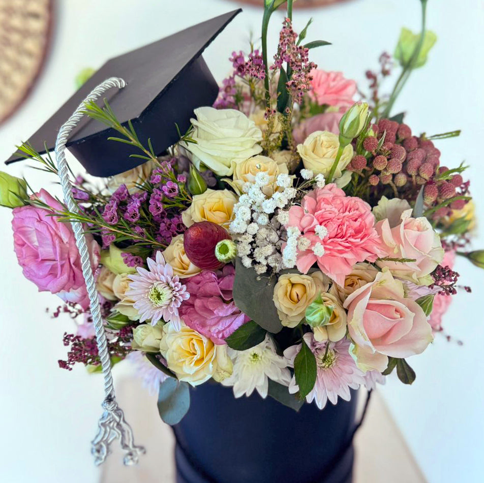 Graduation-Floral-Arrangement-close-DodoMarket-delivery-Mauritius