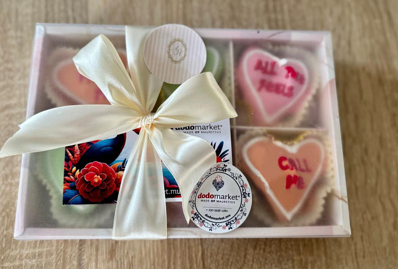 Heart-Donuts-Gift-Box-with-bow-DodoMarket-Delivery-Mauritius