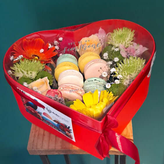 Heart-Macarons-Flower-Box-Red-Multicolor-DodoMarket-delivery-Mauritius