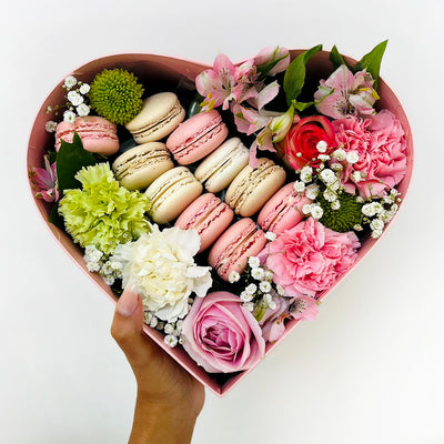 Heart-Macarons-Flower-Box-pink-Medium-DodoMarket-delivery-Mauritius