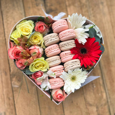 Heart-Macarons-Flower-Box-white-DodoMarket-delivery-Mauritius