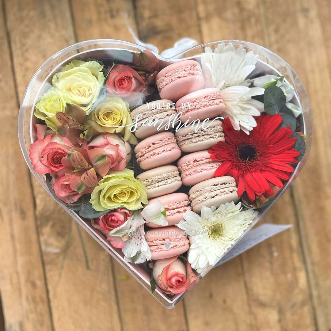 Heart-Macarons-Flower-white-Box-closed-DodoMarket-delivery-Mauritius