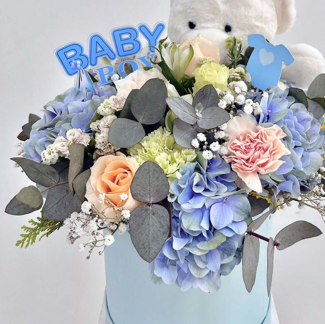 Hello-Baby-Boy-Flower-Box-blue-close-DodoMarket-delivery-Mauritius