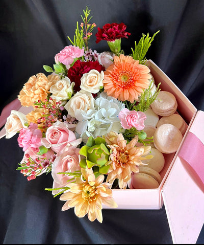 Imported-Flowers-Macarons-Gift-Box-DodoMarket-delivery-Mauritius
