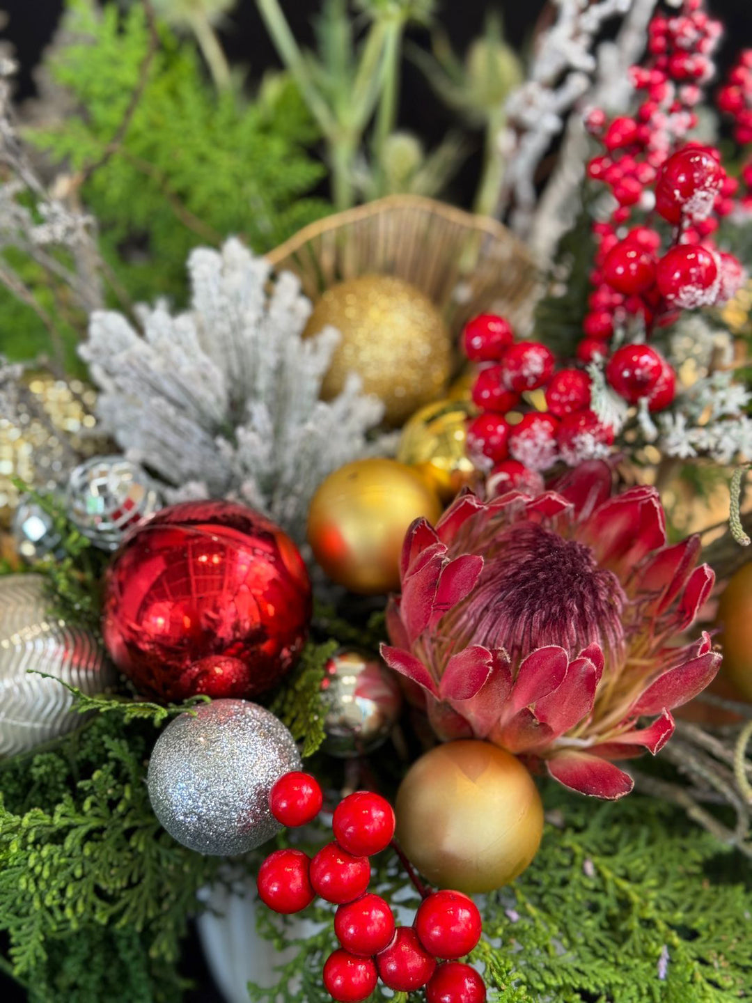 Joyful-Christmas-Flower-Bouquet-2025-closer-DodoMarket-delivery-Mauritius