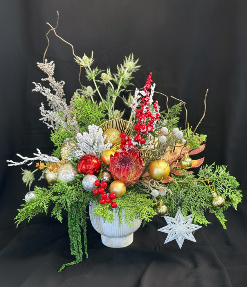 Joyful-Christmas-Flower-Bouquet-2025-in-vase-DodoMarket-delivery-Mauritius