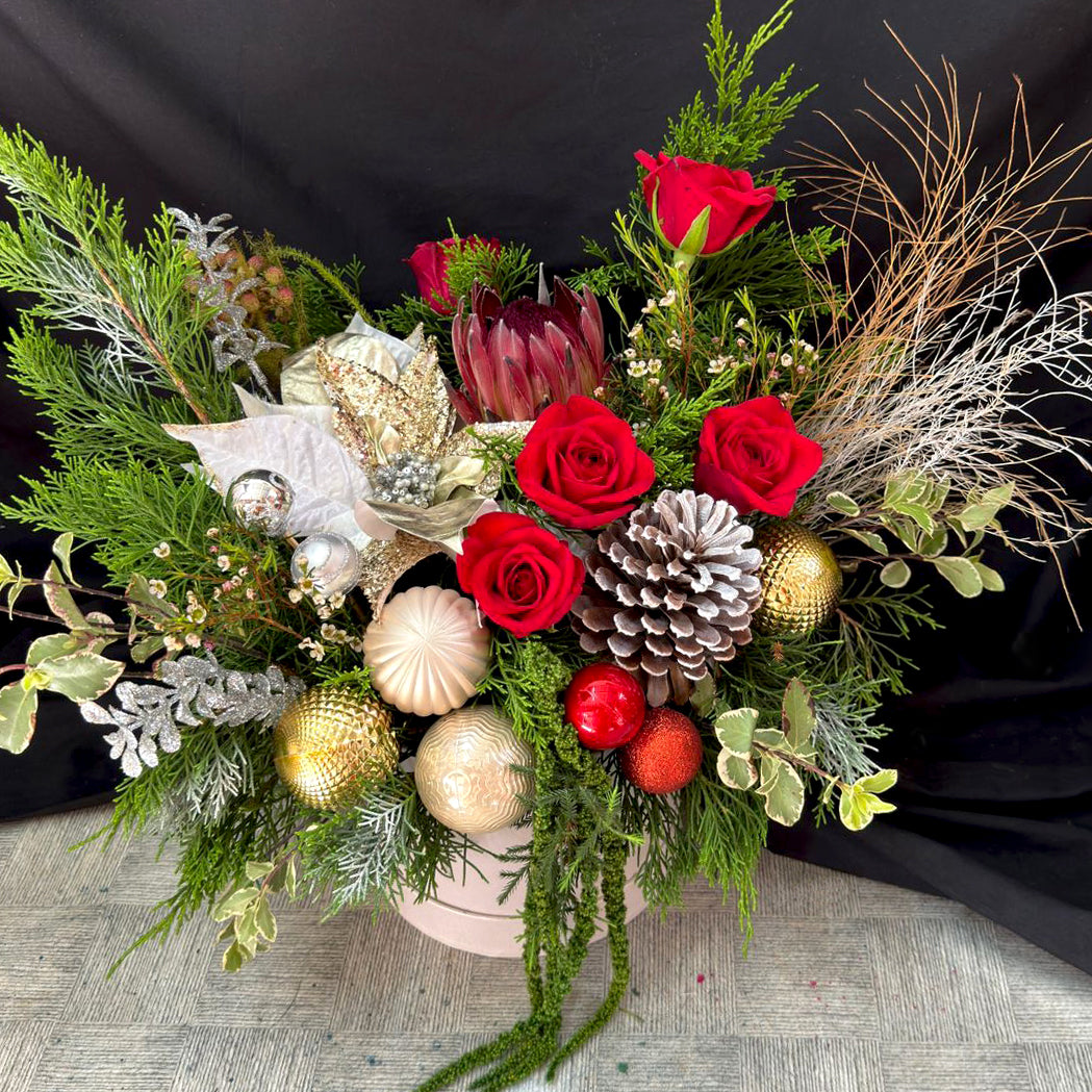 Joyful-Christmas-Flower-Bouquet-closer-DodoMarket-delivery-Mauritius