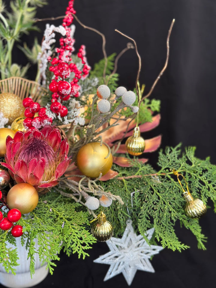 Joyful-Christmas-Flower-Bouquet-in-vase-2025-right-DodoMarket-delivery-Mauritius