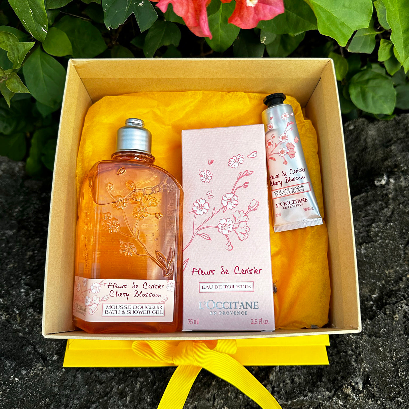 L_Occitane-Gift-Set-Cherry-Blossom-Grand-in-box-Dodomarket-Mauritius-delivery