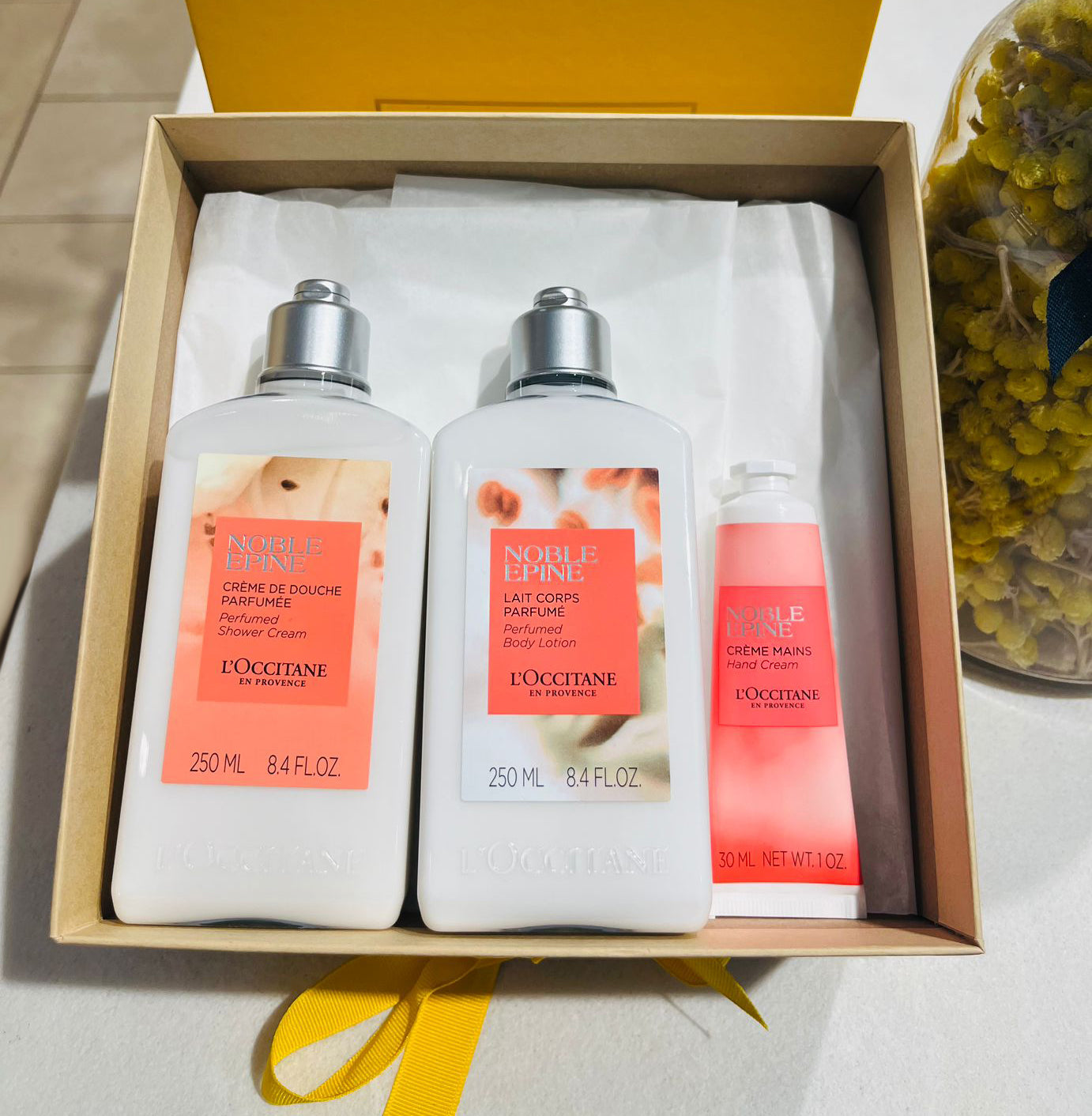 L_Occitane-Noble-Epine-Essential-Giftset-Dodomarket-delivery-Mauritius