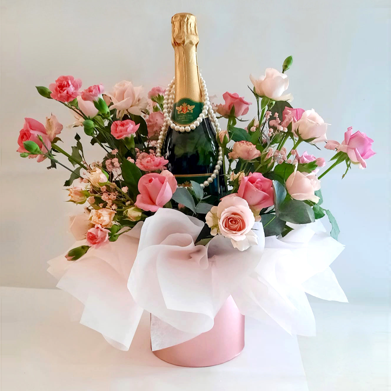 Lady_s-Hamper-wine-flowers-Mothers-Day-Special-close-DodoMarket-delivery-Mauritius