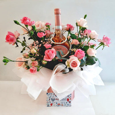 Lady_s-Hamper-wine-flowers-Mothers-Day-Special-close-DodoMarket-delivery-Mauritius