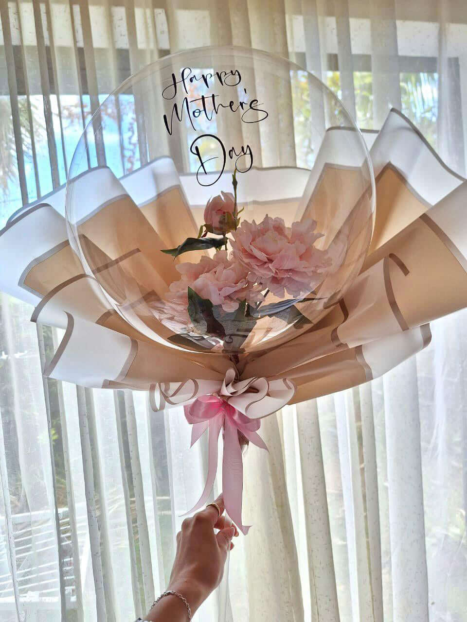 Long-Lasting-Faux-Flowers-Balloon-Mothers-Day-DodoMarket-delivery-Mauritius