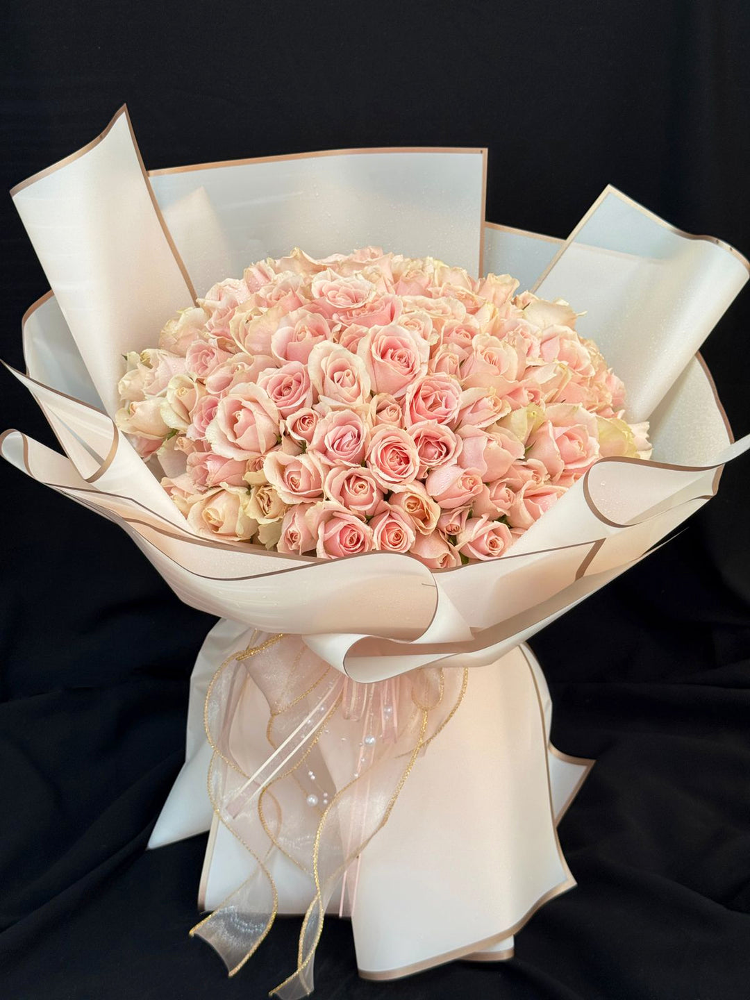 Luxury-150-Pink-Roses-Bouquet-full-DodoMarket-delivery-Mauritius