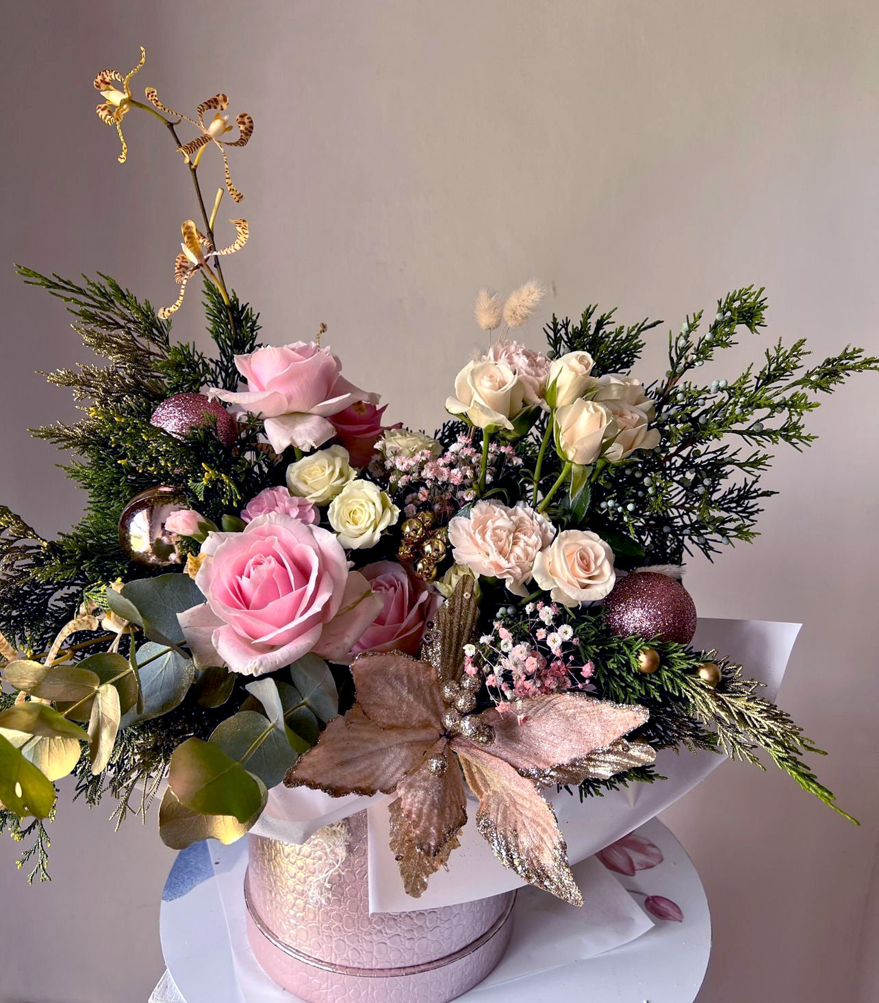 Luxury-Christmas-Flowers-Bouquet-Medium-DodoMarket-delivery-Mauritius