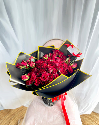 Luxury-Red-Roses-bouquet-black-huge-wrap-DodoMarket-delivery-Mauritius