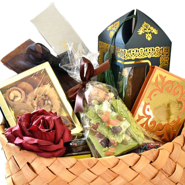 Mabrouk-Gift-Hamper-Basket-closeup-Dodomarket-delivery-Mauritius
