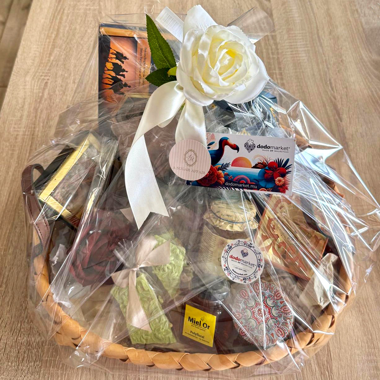 Mabrouk-Gift-Hamper-Deluxe-wrapped-Dodomarket-delivery-Mauritius