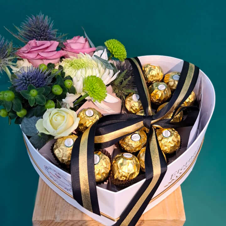Mens-Heart-Flower-Box-Ferrero-Chocolates-Multicolor-DodoMarket-delivery-Mauritius