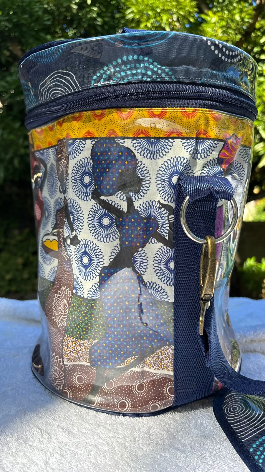 Moo-Bags-Round-Cooler-Bag-African-Grace-closer-DodoMarket-delivery-Mauritius