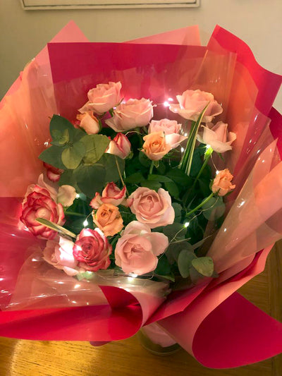 Mothers-Day-Special-Roses-Bouquet-Led-light-DodoMarket-delivery-Mauritius