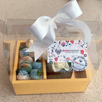 Mothers-Day-Treat-Box-with-Mini-Cake-Blue-in-box-DodoMarket-delivery-Mauritius