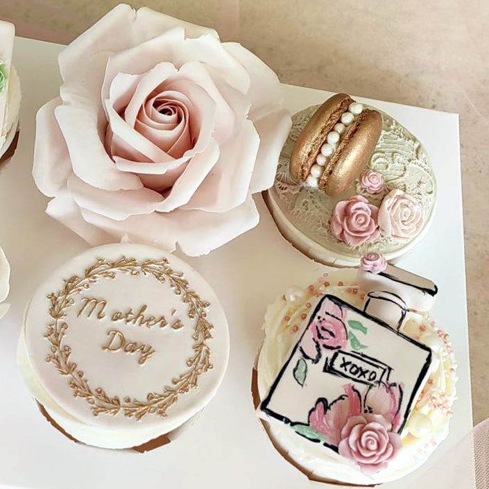 Mothers-Special-Luxury-Cupcakes-Edible-Flowers-decor-DodoMarket-delivery-Mauritius