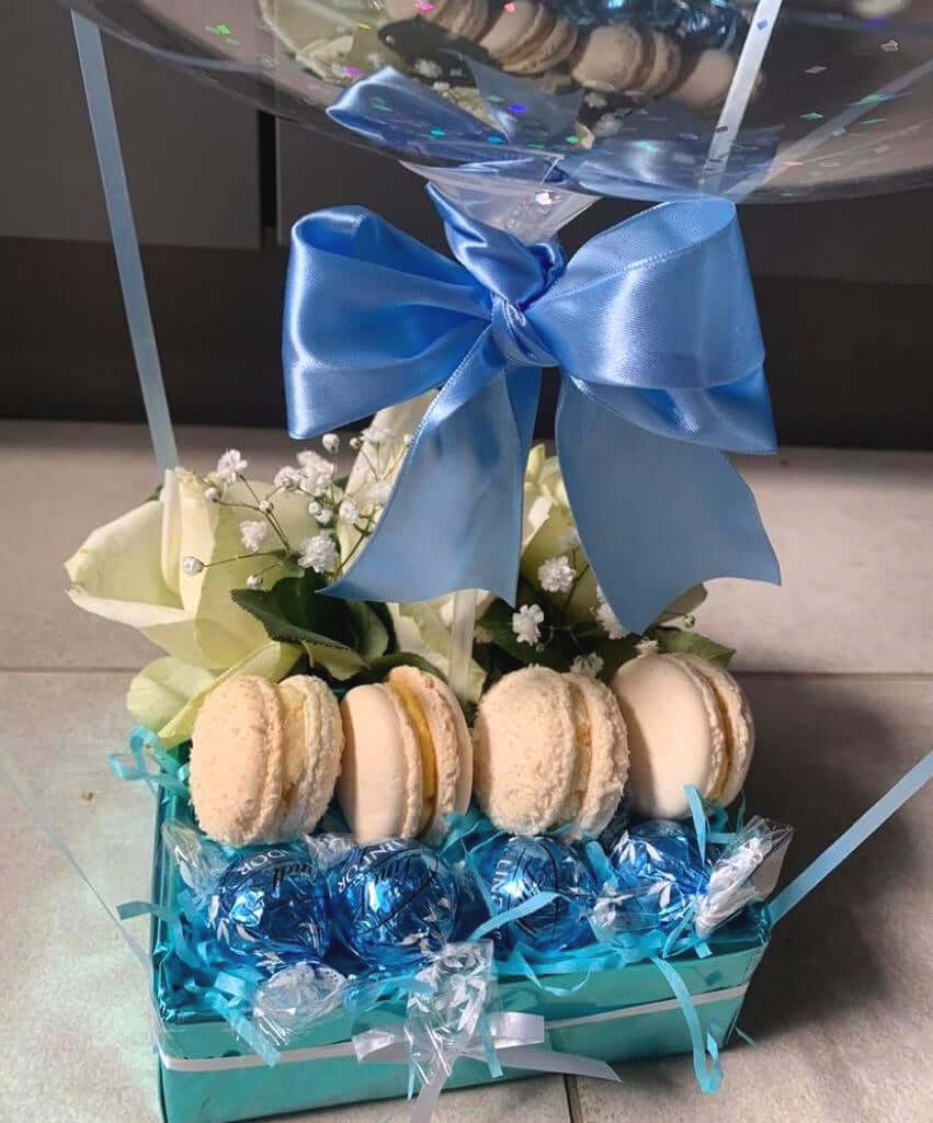 Persinalized-Eid-Box-Flowers-Chocos-Blue-DodoMarket-delivery-Mauritius