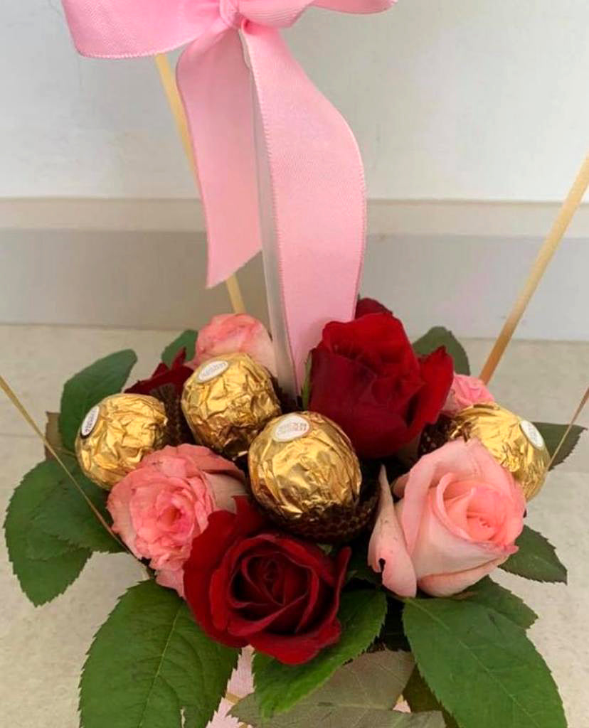 Persinalized-Eid-Box-Flowers-Chocos-red-DodoMarket-delivery-Mauritius