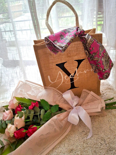 Personalized-Jute-Bag-roses-bouquet-and-scarf-DodoMarket-delivery-Mauritius