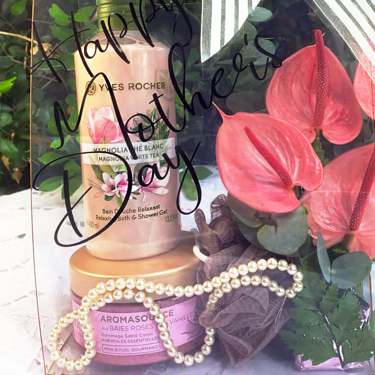 Personalized-acrylic-bag-body-pamper-hamper-closeup-DodoMarket-delivery-Mauritius