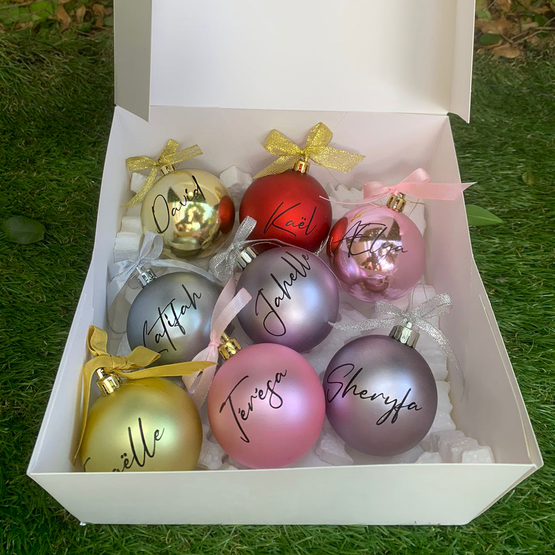 Personslized-Christmas-tree-bubbles-tinted-giftbox-DodoMarket-delivery-Mauritius