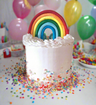 Gâteau d'anniversaire arc-en-ciel