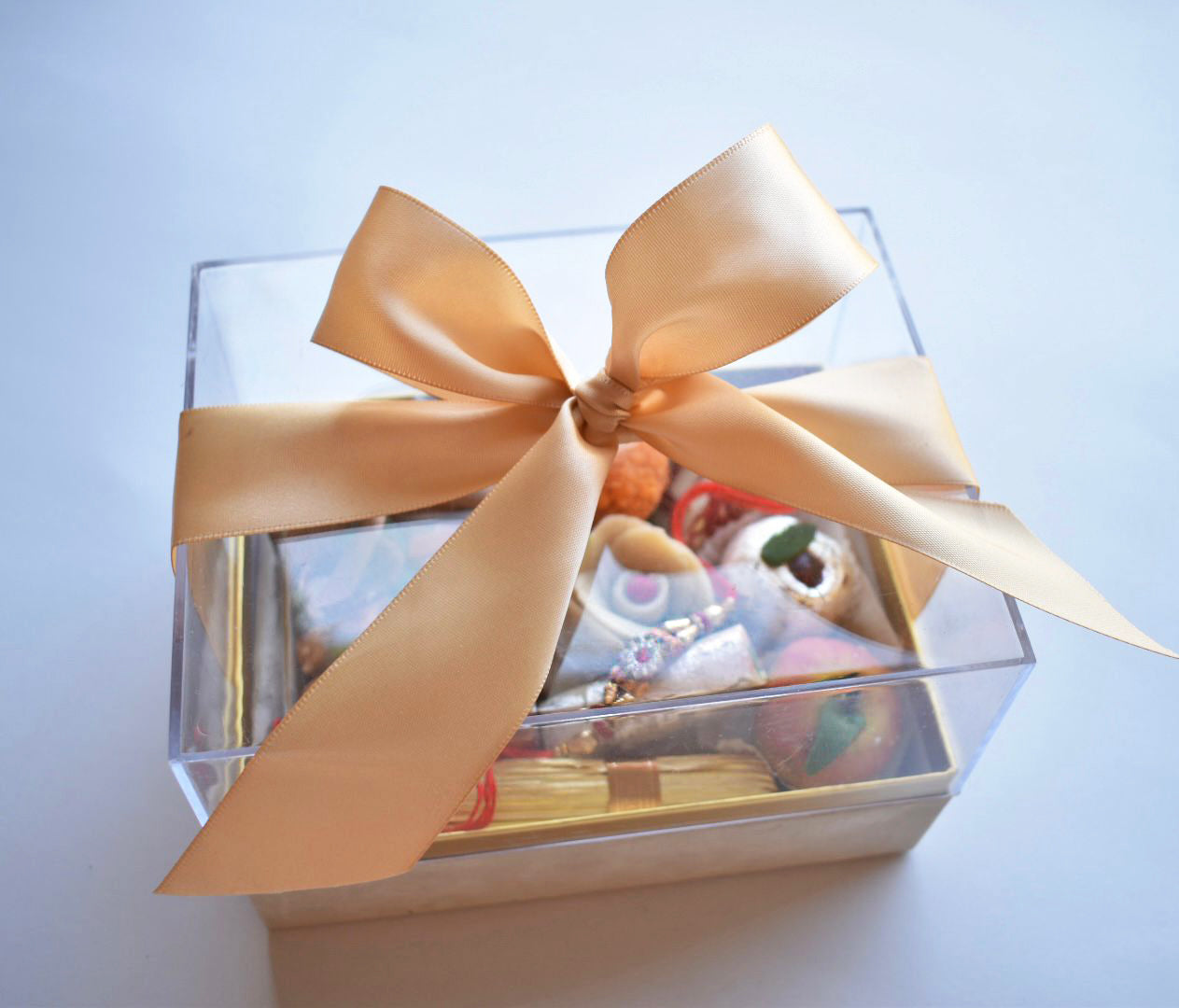 Rakhi-bracelet-Special-Sweets-Gift-Box-packed-bow-DodoMarket-delivery-Mauritius