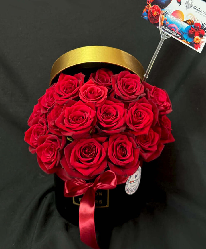 Red-18-roses-black-box-Medium-DodoMarket-delivery-Mauritius
