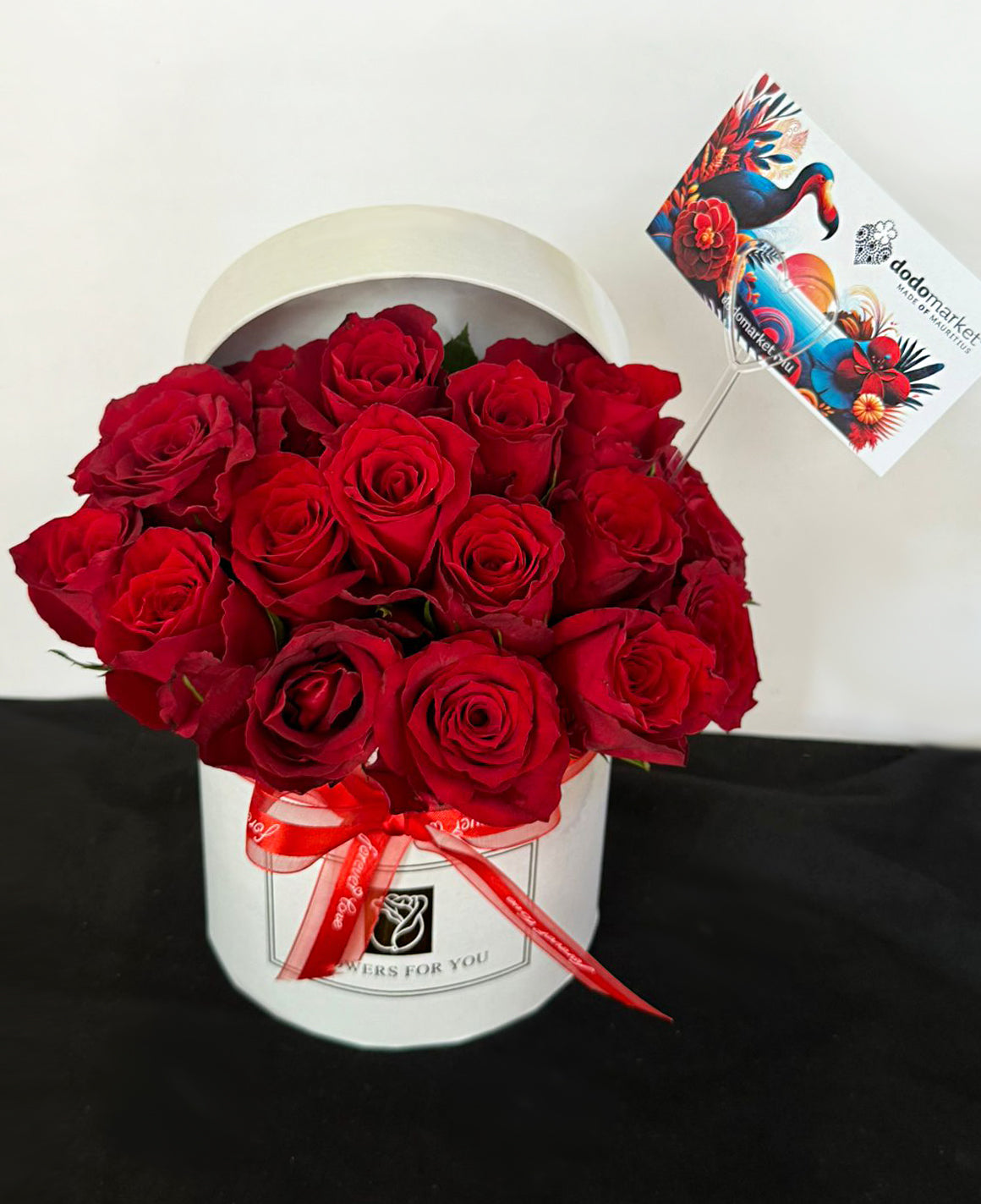Red-18-roses-white-Medium-box-for-Valentine-DodoMarket-delivery-Mauritius