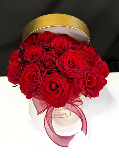 Red-18-roses-white-box-Medium-for-Valentine-DodoMarket-delivery-Mauritius
