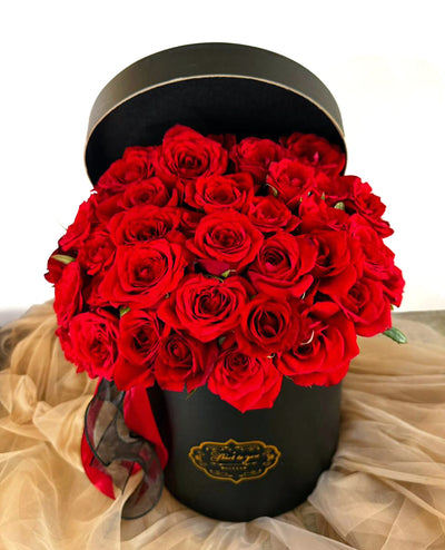 Red-35-roses-box-XL-for-Valentine-DodoMarket-delivery-Mauritius
