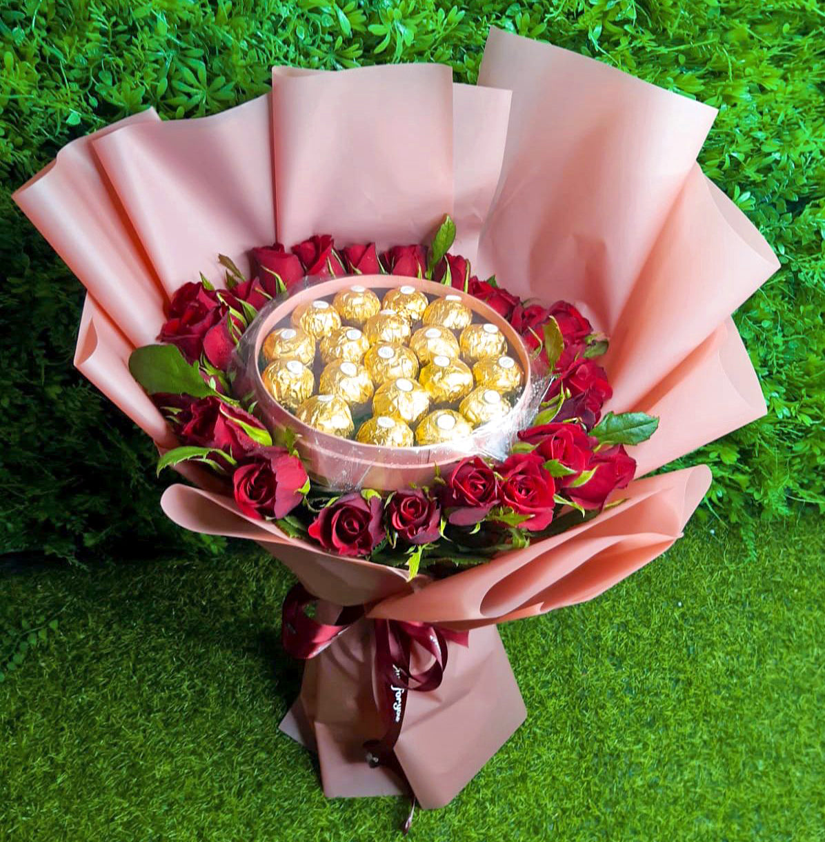 Roses-Ferrero-Rocher-Bouquet-Sweetest-Love-DodoMarket-delivery-Mauritius