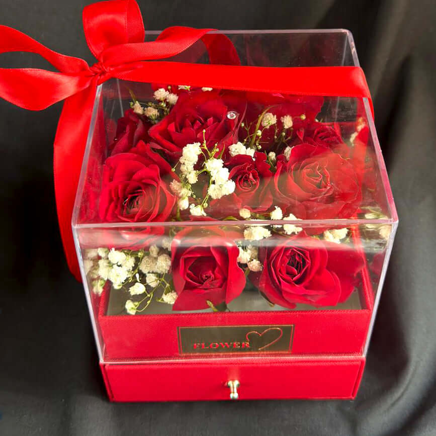 Roses-Macarons-Enchantment-Box-closed-DodoMarket-delivery-Mauritius