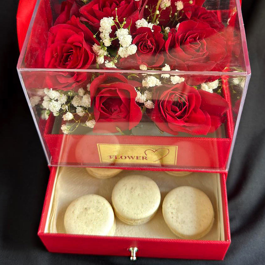 Roses-Macarons-Enchantment-Box-closer-DodoMarket-delivery-Mauritius