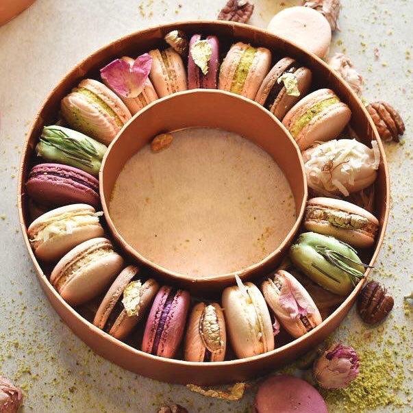 Round-Macaron-box-Oriental-Eid-DodoMarket-delivery-Mauritius