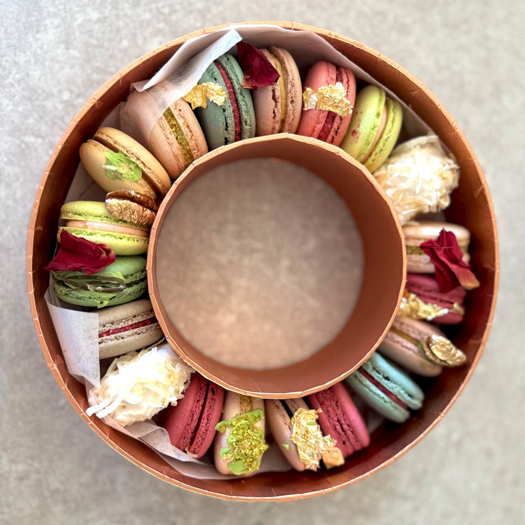 Round-Macaron-box-Oriental-open-DodoMarket-delivery-Mauritius