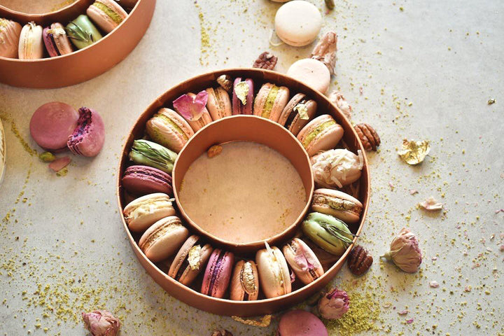 Round-Macaron-giftbox-Oriental-flavored-DodoMarket-delivery-Mauritius-Eid