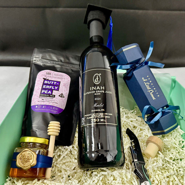 Sapphire-indulgence-graduation-hamper-DodoMarket-delivery-Mauritius