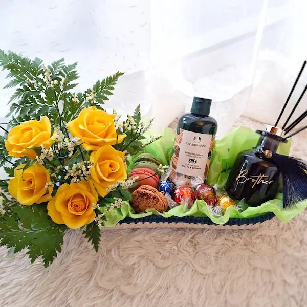 Scented-Indulgence-Hamper-for-Him-Brother-DodoMarket-delivery-Mauritius
