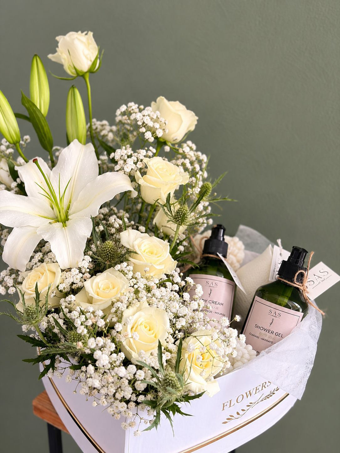 Serenade-in-White-Bath-and-Bloom-Collection-DodoMarket-delivery-Mauritius