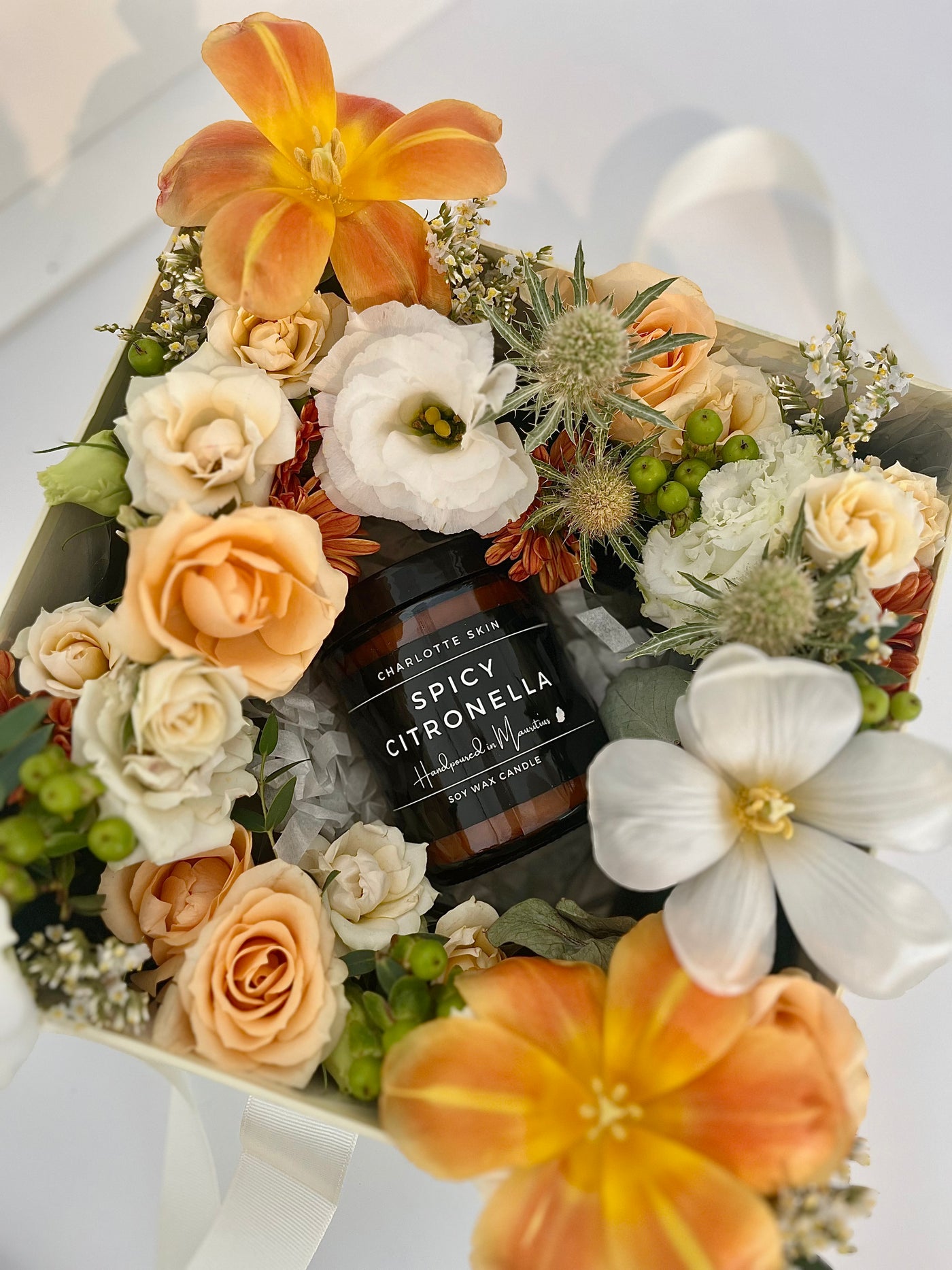 Shades-and-Lights-Floral-Gift-Box-Candle-DodoMarket-delivery-Mauritius